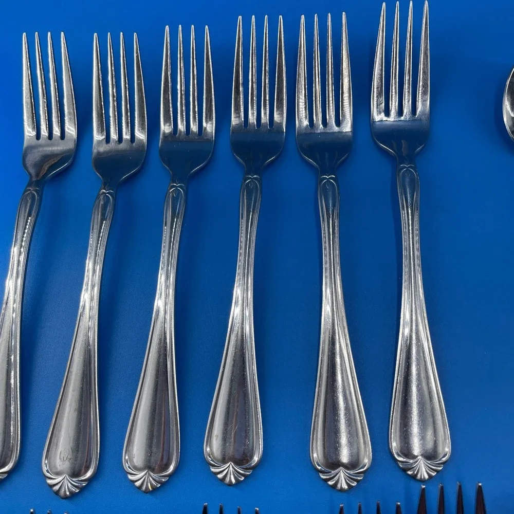 Reed & Barton Select Solange Flatware 30pc Service for 6 Stainless Flare Tip